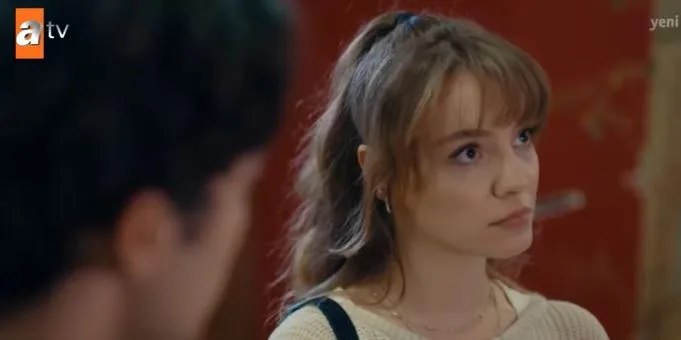 ¡Naz Çağla Irmak y Eslem Akar están experimentando fuertes sentimientos en la misma serie!