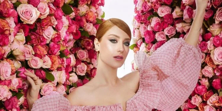 Hazal Kaya bromeó, cuando todos se lo tomaron en serio, ¡surgió una situación divertida!