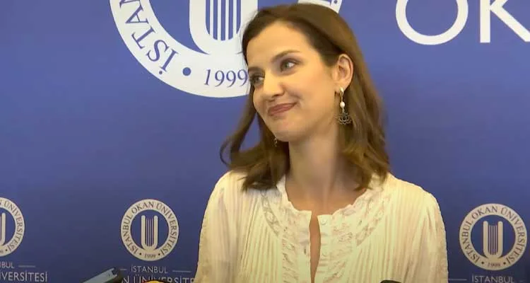¡Este verano puede llegar una sorpresa de İrem Helvacıoğlu, que está esperando una propuesta de matrimonio de su amante!