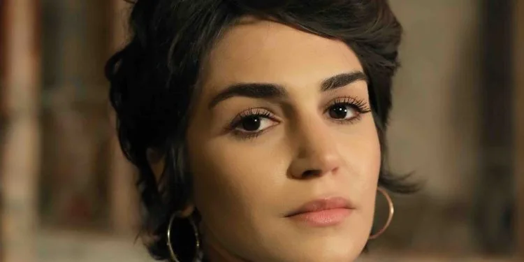 ¡Una nueva serie que traerá popularidad internacional a Sahra Şaş, brillando con la serie de televisión de Bizim Hikaye y Kadın!