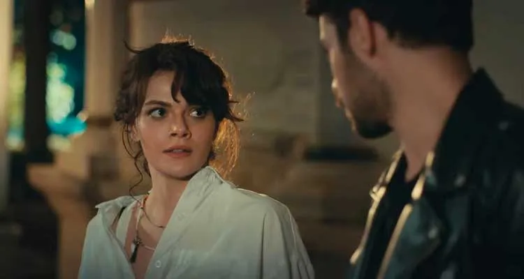 ¡La serie de televisión Gizli Saklı, protagonizada por Sinem Ünsal y Halit Özgür Sarı, pudo ganarse a la audiencia con la primera promoción!