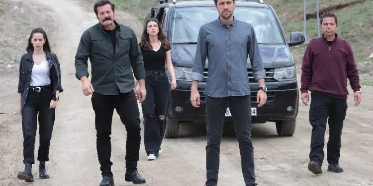 ¡Çağlar Ertuğrul una vez más conquistó los corazones con una adición que hizo al escenario de final de temporada del Teşkilat!