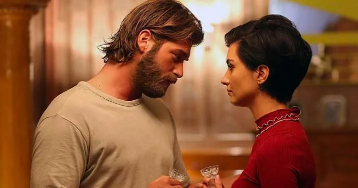 ¡Kıvanç Tatlıtuğ y Tuba Büyüküstün conquistarán los EE. UU.!