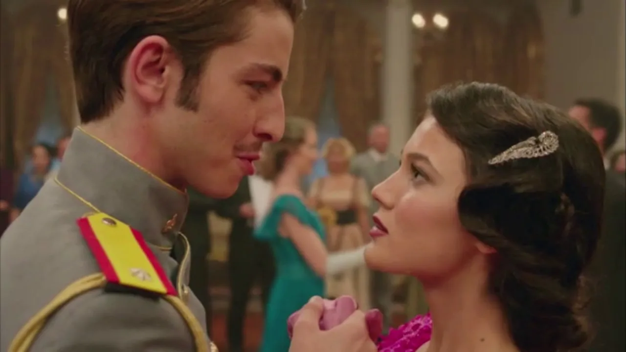 Pınar Deniz y Boran Kuzum brillaron juntos en la misma serie, ¡años después volvieron a participar en el mismo proyecto!