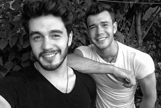 ¡Aytaç Şaşmaz dio todo su apoyo a su hermano actor İsmail Ege Şaşmaz!
