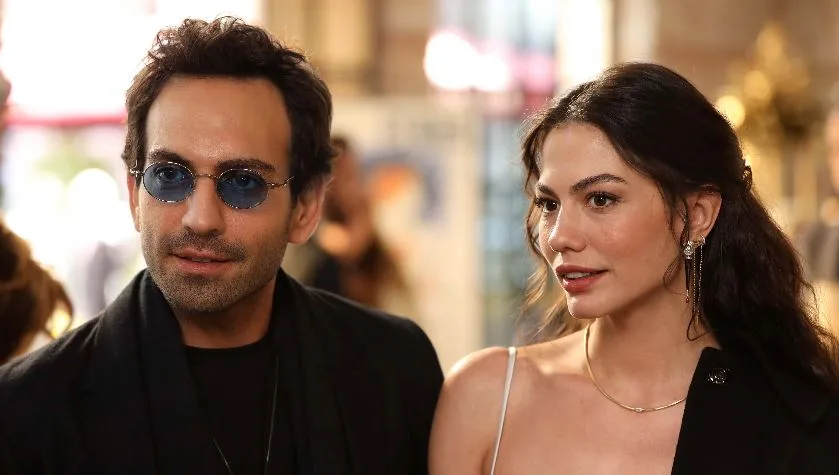 Han llegado las primeras fotos de la serie de televisión Dünyayla Benim Aramda, ¡aquí está la energía de Demet Özdemir y Buğra Gülsoy!