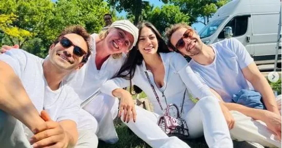 ¡Demet Özdemir, cuyo rodaje de la serie de televisión Dünyayla Benim Aramda ha terminado, se emocionó!