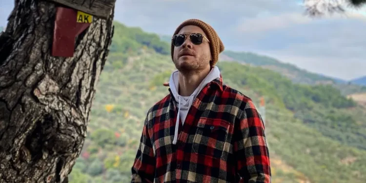 ¡Kerem Bürsin celebrará su cumpleaños con alguien muy especial!