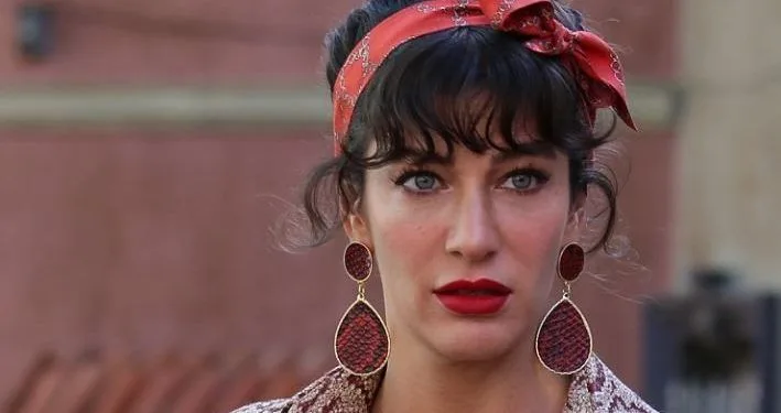 Berrak Tüzünataç permaneció en el papel principal, ¡pero las dos separaciones sorprendieron a la nueva serie de Kanal D!