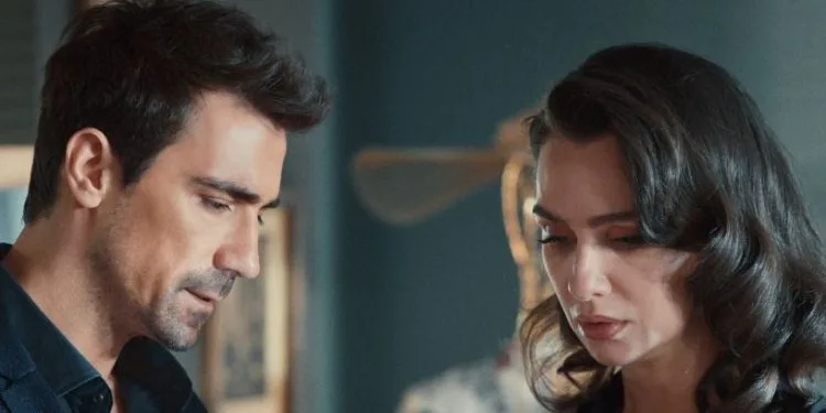 ¡Los fanáticos de Birce Akalay e İbrahim Çelikkol no pueden quedarse quietos! Kuş Uçuşu está en vivo mañana!