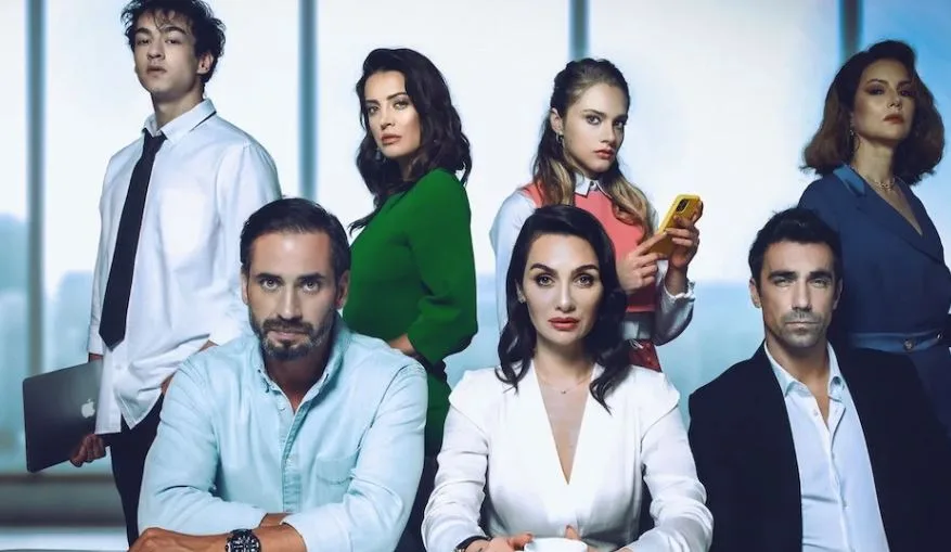 ¡Todos hablaron de Birce Akalay y Miray Daner, pero otra actriz permaneció en un segundo plano en Kuş Uçuşu!