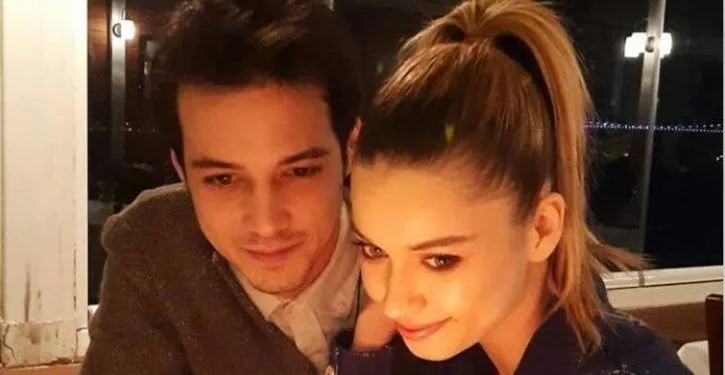 ¡La pareja de Afra Saraçoğlu y Mert Yazıcıoğlu se casó ahora gracias a sus fans!