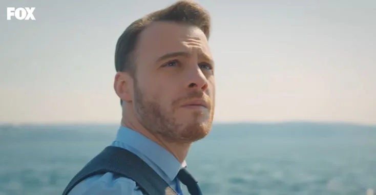 ¡Los fanáticos mexicanos llevaron a Kerem Bürsin a las vallas publicitarias en su cumpleaños!