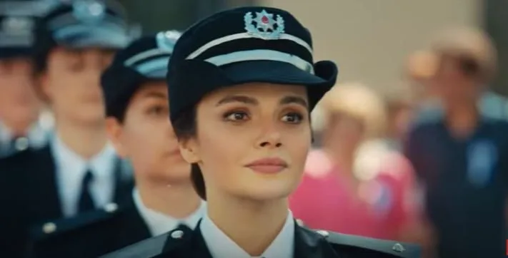 ¡Sinem Ünsal sobrevivió a un gran accidente antes de la transmisión de su nueva serie, Gizli Saklı!