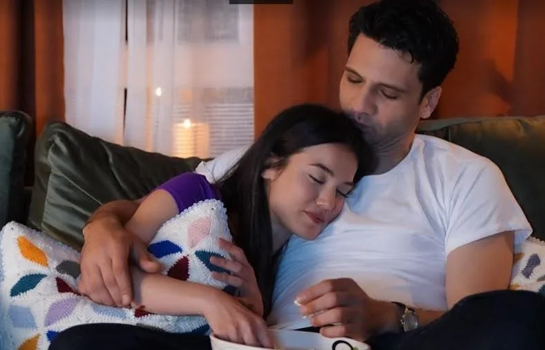 ¡Pınar Deniz abrazó a Kaan Urgancıoğlu y lloró en la escena de despedida de la serie Yargı!