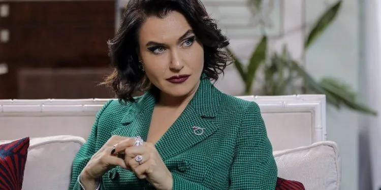 ¡El último movimiento de Fatih Aksoy en la serie Yasak Elma, Şevval Sam, reveló su incertidumbre!