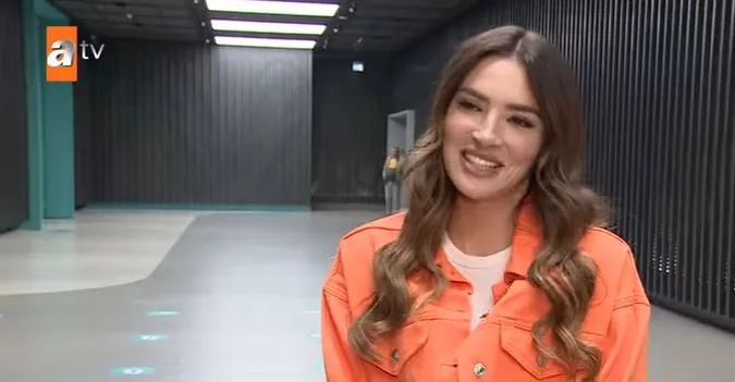 ¡Zehra Yılmaz, a quien vimos en Kalp Yarası y Kuruluş Osman, ha estado tomando la misma decisión de serie durante 6 años!