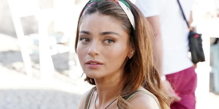 ¡Después de la serie de televisión Ada Masalı, Ayça Ayşin Turan volvió a ver las carreteras del Egeo!