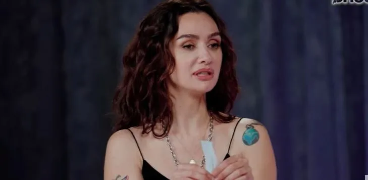 ¡Resulta que la persona que tomó esas poses de Birce Akalay fue Ibrahim Çelikkol!