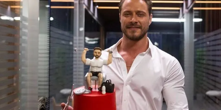 ¡El mejor regalo de cumpleaños para Burak Çelik es el éxito de Senden Daha Güzel!