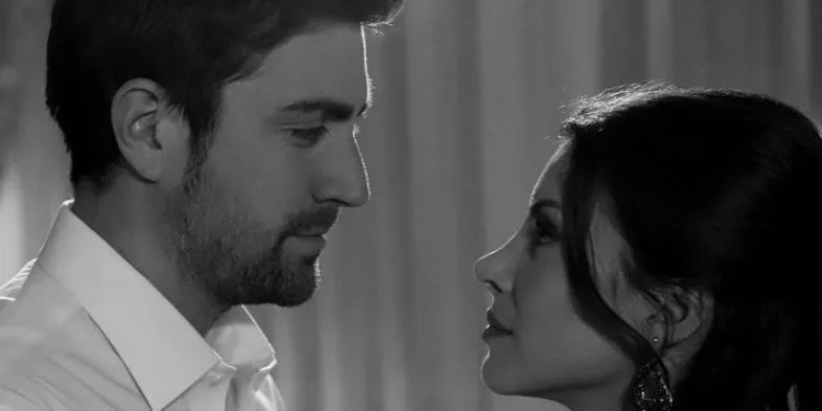¡Los amores inacabados de Çağlar Ertuğrul y Deniz Baysal con diferentes personajes en dos series de televisión!