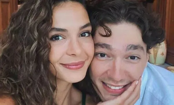 El vestido de novia de Ebru Şahin, que usó en su boda en Macedonia, recibió grandes elogios en las redes sociales.