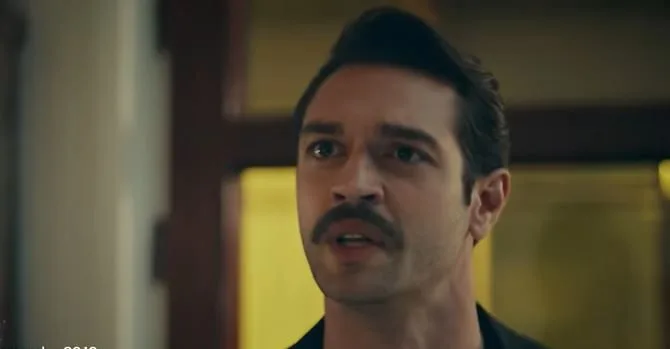 Furkan Andıç posó con sus alumnos en la serie Kara Tahta, ¡mira lo que se preguntaban sus fans!