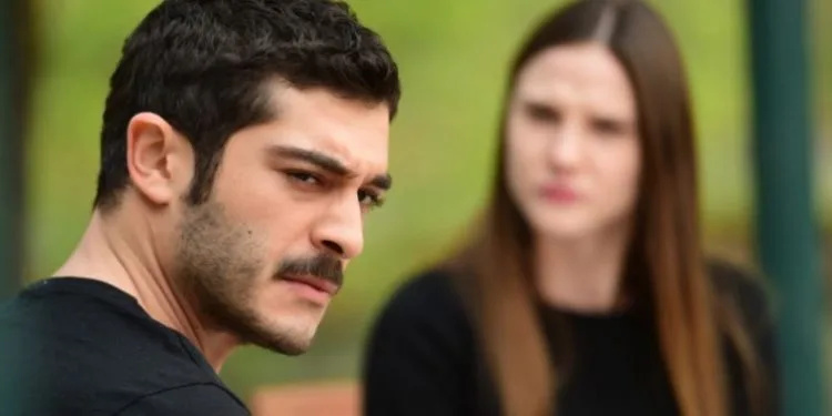 Ha pasado un año desde que Maraşlı llegó a la final, ¡pero ni Burak Deniz ni el público pudieron olvidar la serie!