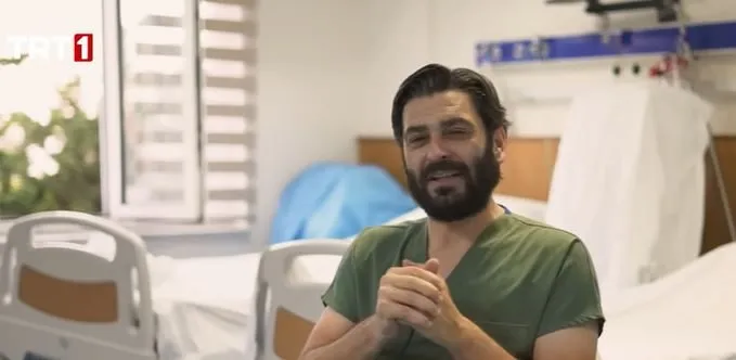 ¡El respeto de Ozan Akbaba por su papel en la serie de televisión Kasaba Doktoru merece elogios!