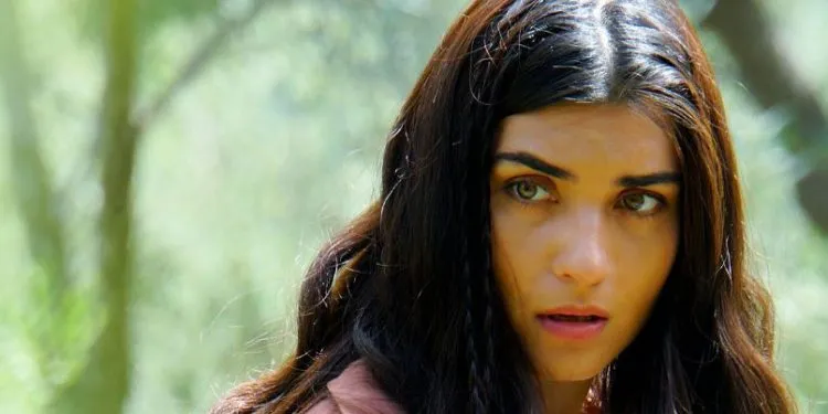 ¡La belleza de Tuba Büyüküstün fue evidente desde su infancia!