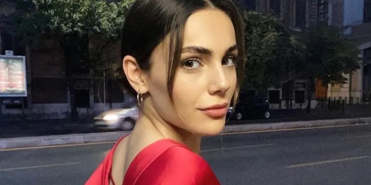 ¡Yağmur Tanrısevsin, de quien se decía que iba a los EE. UU., hizo una salida sorpresa del set de filmación!