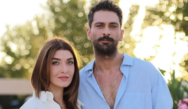 Onur Tuna y Aslıhan Güner fueron al plató para la secuela de la película Tek, Hiç!