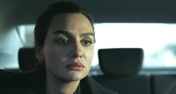 Birce Akalay compartió el video de ella cantando en las redes sociales, ¡y sus fanáticos hicieron comentarios!