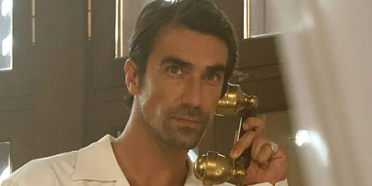 ¡A los fanáticos que vieron a İbrahim Çelikkol de una manera completamente diferente a su imagen en la serie de televisión les encantó su aspecto final!
