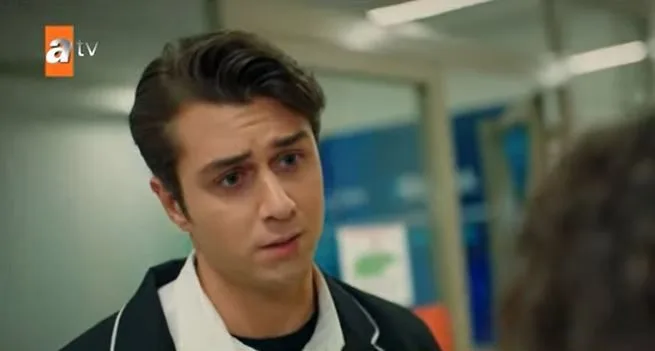 ¡Onur Seyit Yaran, el Doruk de la serie Kardeşlerim, está en la famosa revista española!