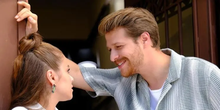¡La foto de Burak Yörük con su amor de la vida real no se retrasó por su amor en la serie!