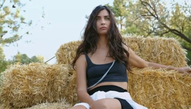 ¡Se hablará mucho de Tuba Büyüküstün, que está en la agenda con la serie Zeytin Ağacı de Netflix, con estas poses!
