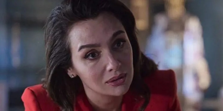 ¡El compartir de Birce Akalay emocionó a aquellos que estaban esperando la segunda temporada de Kuş Uçuşu!