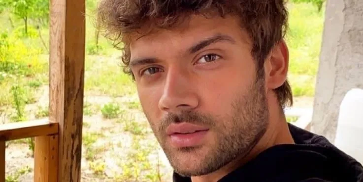 ¡Caner Topçu, la nueva estrella de las pantallas, sigue sacudiendo las redes sociales!