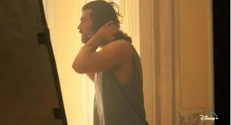 ¡El famoso actor Can Yaman sufre por su apariencia física!
