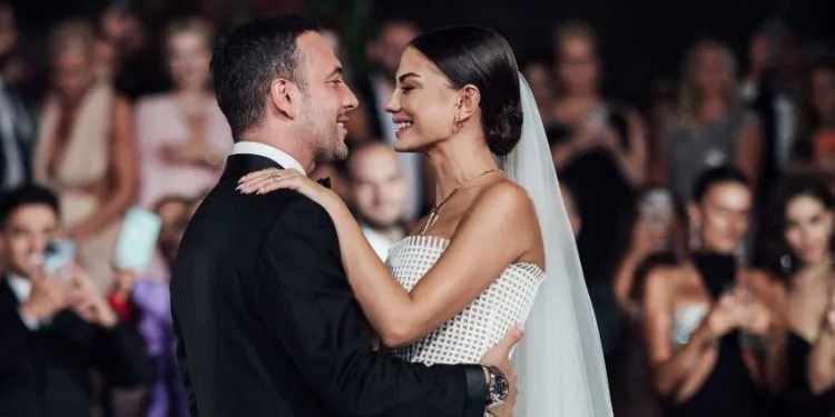 La nueva novia Demet Özdemir respondió a las críticas sobre su vestido de novia