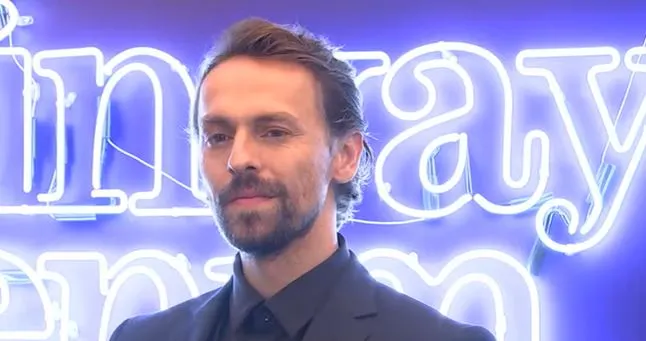 Metin Akdülger se convirtió en el nombre clave de Dünyayla Benim Aramda