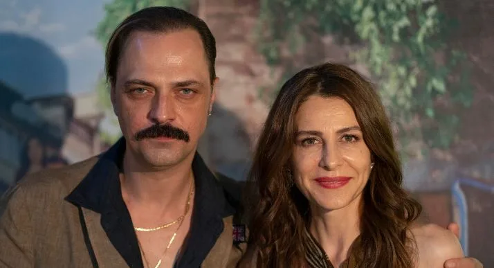 ¡Mientras Ertan Saban brilla en Show TV, su esposa Ebru Özkan te dejará boquiabierto en ATV!