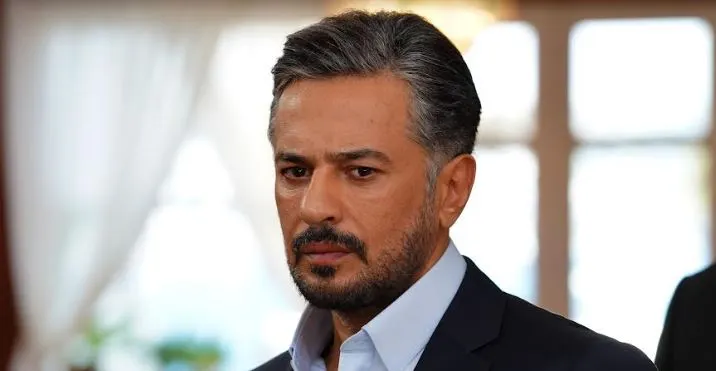 ¡Aquellos que vieron a Emre Altuğ en la serie de televisión The Yalı Çapkını quedaron muy sorprendidos!