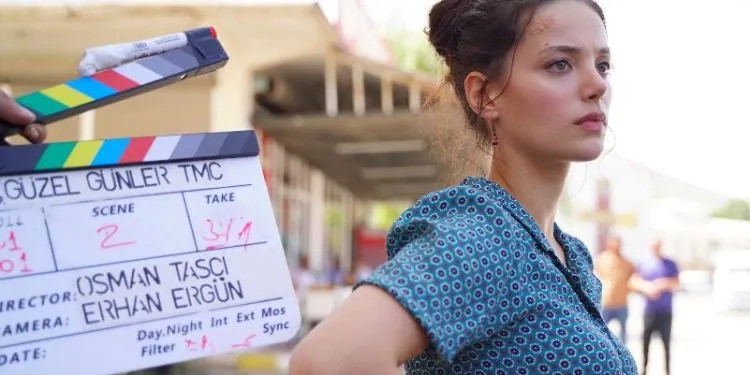 ¡Leyla Tanlar, conocida por Paramparça y sorprendida con Escape años después, llega con la serie Güzel Günler!