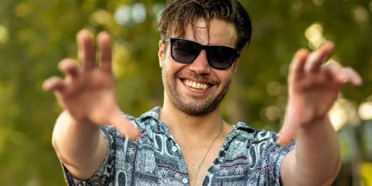 Kaan Turgut, que comenzó su carrera con Elveda Rumeli, ¡ahora vive la nostalgia con Balkan Ninnisi!