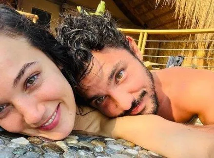 ¡El amor del año dividió las redes sociales en dos! ¡Los comentarios de los fans de Pınar Deniz y Kaan Yıldırım llamaron la atención!