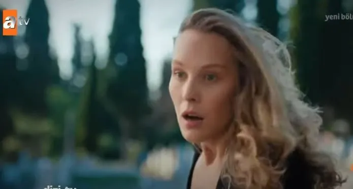 Şeyma Korkmaz amaba el personaje de Sude en la serie de televisión Bir Küçük Gün Işığı