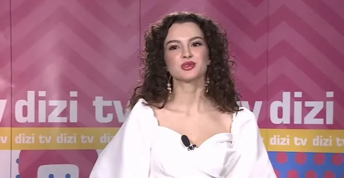 ¡Su Burcu Yazgı Coşkun ha triplicado oficialmente a sus rivales Rabia Soytürk y Serra Pirinç, colocándolo en el primer lugar!