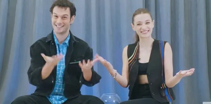 ¡Utku Coşkun y Sümeyye Aydoğan hicieron confesiones sobre el set de la serie Duy Beni!